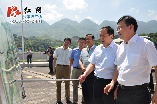 许显辉到桑植县调研经济社会发展和重点工程建设情况